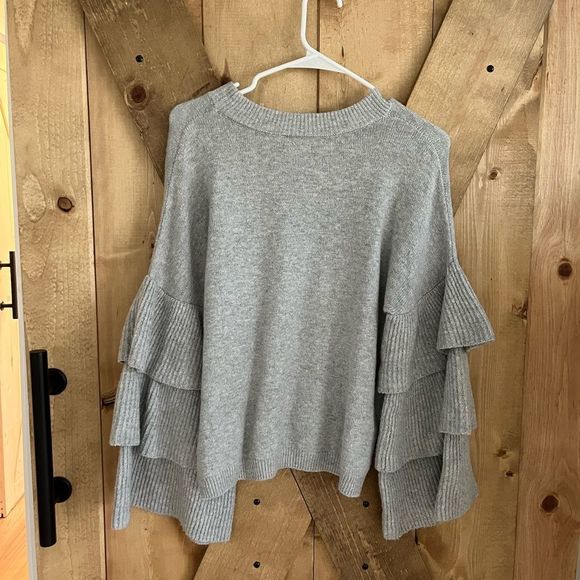 WHO WHAT WEAR || Grey Heavy Balloon Layered Sleeve Gorgeous sweater - Picture 2 of 5
